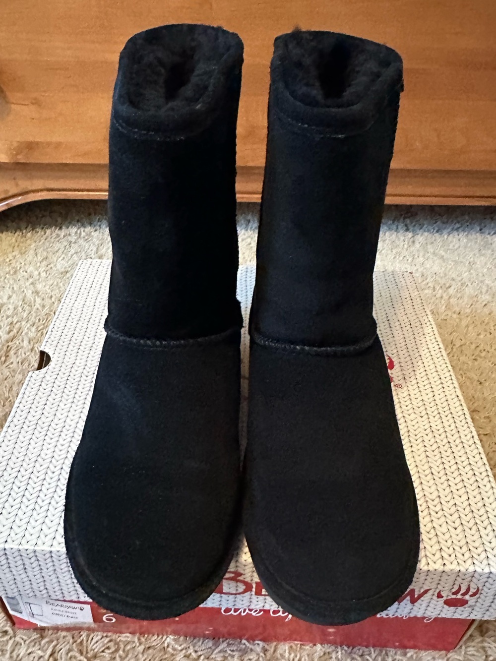NWOT BEAR PAW EMMA BLACK SHORT